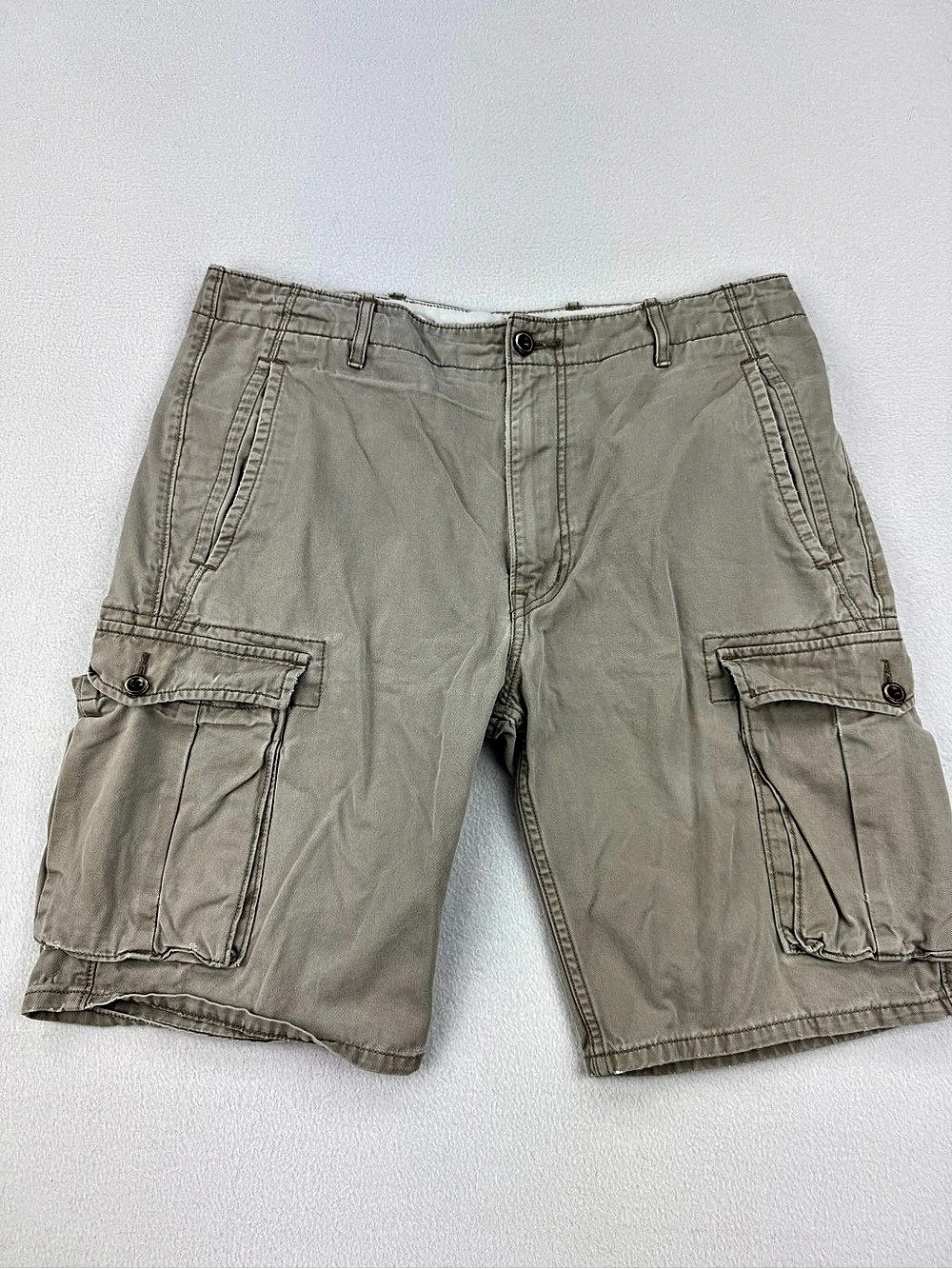 Levis Mens Kkhaki Cargo Shorts 10” Inseam Size 33 Classic Cargo Utility